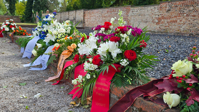 Kranzniederlegung für die Opfer der Euthanasie-Morde am Nicolaiplatz. © Stadt Brandenburg an der Havel / Th. Messerschmidt