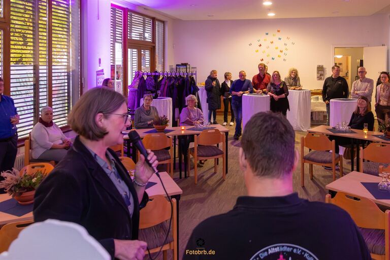 Die Vorsitzenden Katrin Arndt und Reno Schröder begrüßen die Gäste beim Empfang zum 25-jährigen Bestehen des Vereins „Die Altstädter e. V.“.