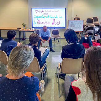 Oberbürgermeister Daniel Keip zu Gast bei Schülern der Oberschule Nord. © Oberschule Nord