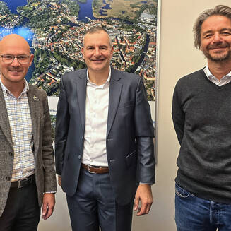 Oberbürgermeister Daniel Keip, IHK-RegionalCenter-Leiter Christoph und Jens Tober, Leiter des Amtes für Wirtschaftsförderung und Tourismus der Stadt Brandenburg an der Havel. © Stadt Brandenburg an der Havel / Th. Messerschmidt