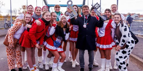 Narren der Roten Garde des BKC vereinnahmten OB Scheller