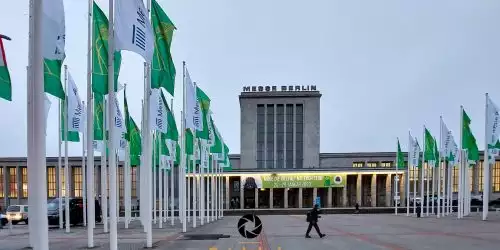 Blick zum Nordeingang der Messer Berlin