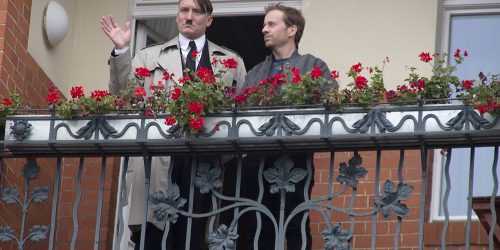 Burgschauspieler Oliver Masucci in seiner Filmrolle als „Adolf Hitler“