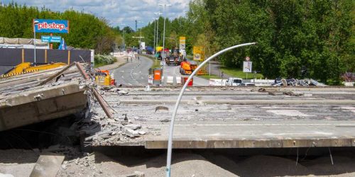 Brücke „20.Brücke „20. Jahrestag“ in Brandenburg an der Havel nach ihrer erfolgreichen Sprengung. Jahrestag“ in Brandenburg an der Havel nach ihrer erfolgreichen Sprenung.