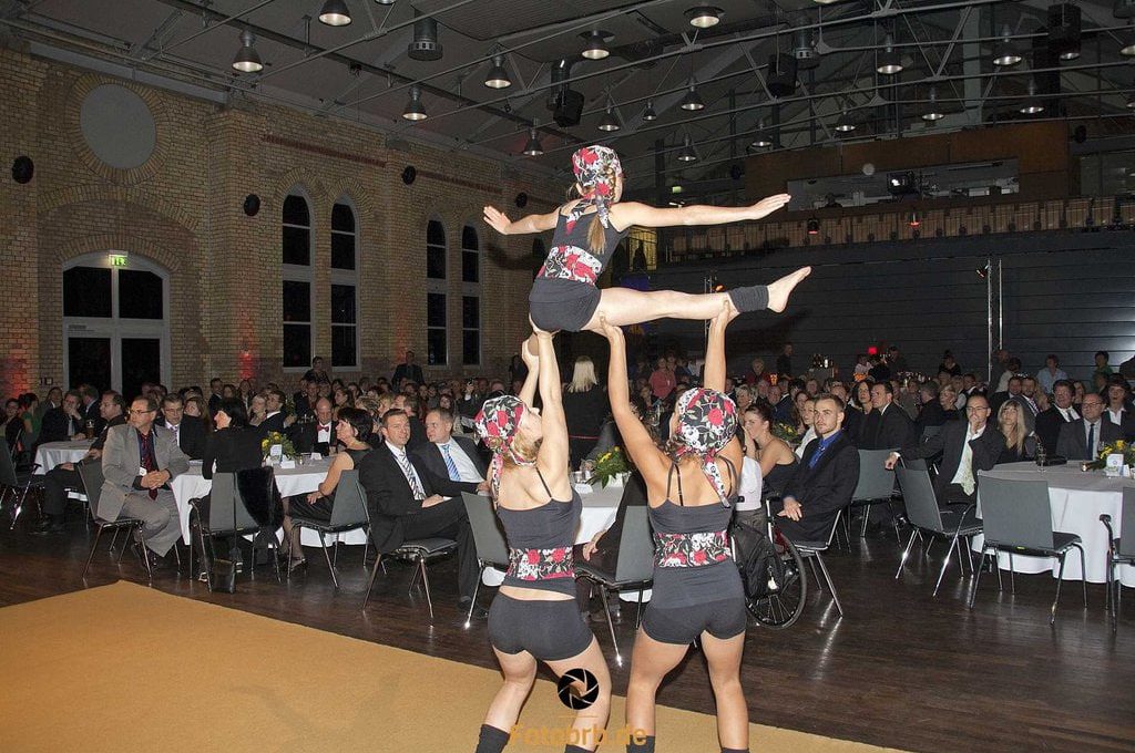 Sportgala 2012: Sportliche Einlagen bot die Gruppe vom ESV Kirchmöser e.V. sowie die Hip-Hop-Gruppe „Rokkaz“ mit Sportakrobatik vom Feinsten