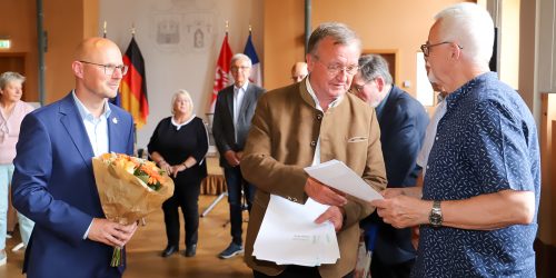 Erlecke und Keip zeichneten engagierte Senioren aus. © Stadt Brandenburg an der Havel / René Paul-Peters