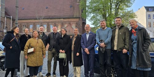 Oberbürgermeister Daniel Keip hieß die Gäste aus Ballerup am Rathaus willkommen. © Stadt Brandenburg an der Havel