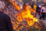 Osterfeuer 2025 am Wiesenweg mit Trauerstimmung
