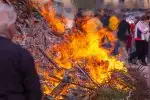 Osterfeuer 2025 am Wiesenweg mit Trauerstimmung