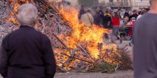 Letztes Osterfeuer am Wiesenweg
