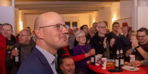 Oberbürgermeister Daniel Keip bei der Wahlparty 2025 in Brandenburg an der Havel, Foto von Marco Petig